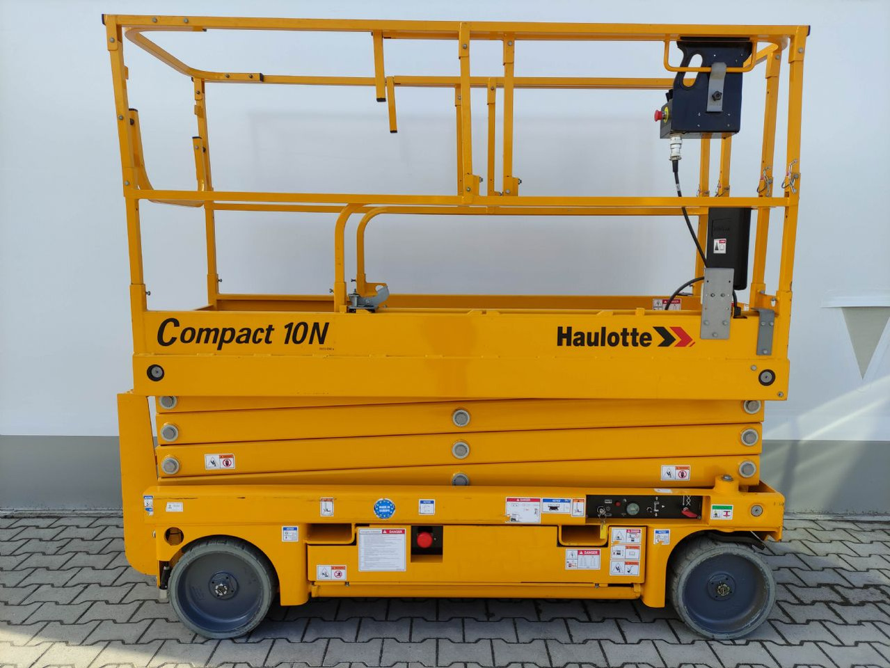 Haulotte Compact 10N - Škarjasta dvižna ploščad: slika 2 Haulotte Compact 10N - Škarjasta dvižna ploščad: slika 2