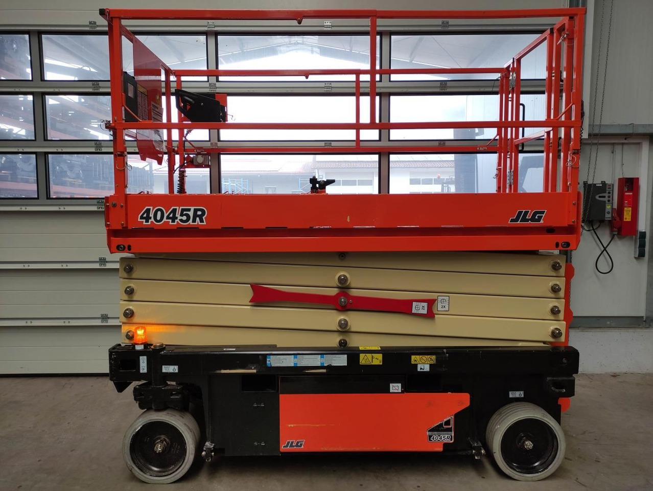 JLG 4045R - Škarjasta dvižna ploščad: slika 1 JLG 4045R - Škarjasta dvižna ploščad: slika 1
