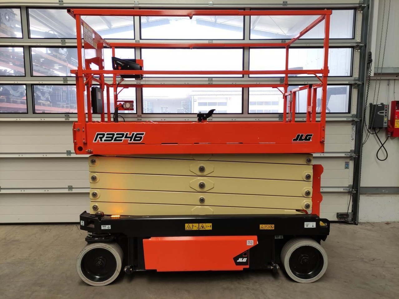 JLG R3246 - Škarjasta dvižna ploščad: slika 1 JLG R3246 - Škarjasta dvižna ploščad: slika 1