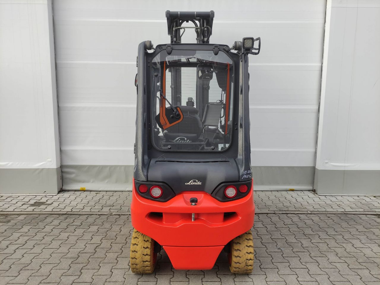 Linde E30L/387 (LACK NEU) - Električni viličar: slika 4 Linde E30L/387 (LACK NEU) - Električni viličar: slika 4