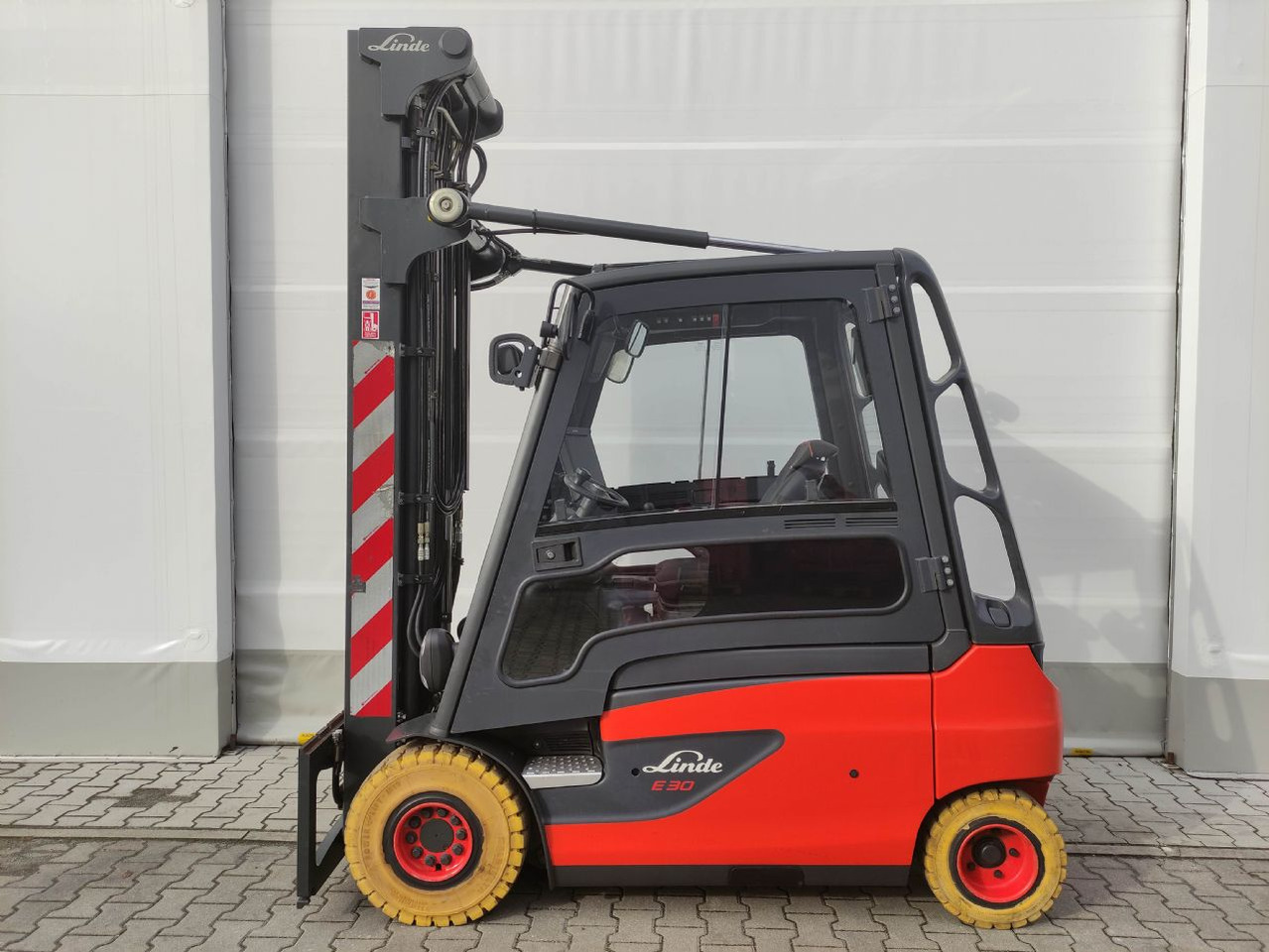 Linde E30L/387 (LACK NEU) - Električni viličar: slika 1 Linde E30L/387 (LACK NEU) - Električni viličar: slika 1