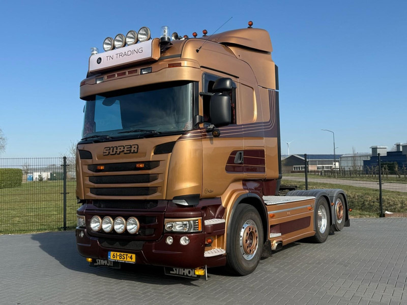 Scania R730 V8 V8, SHOWTRUCK VOLLUCHT, RETARDER, HYDRAULIEK, BOOGIE, ALU WIELEN, LEER. - Vlačilec: slika 1 Scania R730 V8 V8, SHOWTRUCK VOLLUCHT, RETARDER, HYDRAULIEK, BOOGIE, ALU WIELEN, LEER. - Vlačilec: slika 1