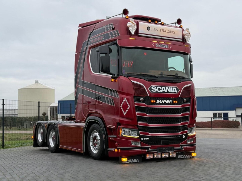 Scania S650 V8 NGS SHOW TRUCK, INTERIOR, FULL AIR, ALCOA, PTO, FULL! - Vlačilec: slika 1 Scania S650 V8 NGS SHOW TRUCK, INTERIOR, FULL AIR, ALCOA, PTO, FULL! - Vlačilec: slika 1