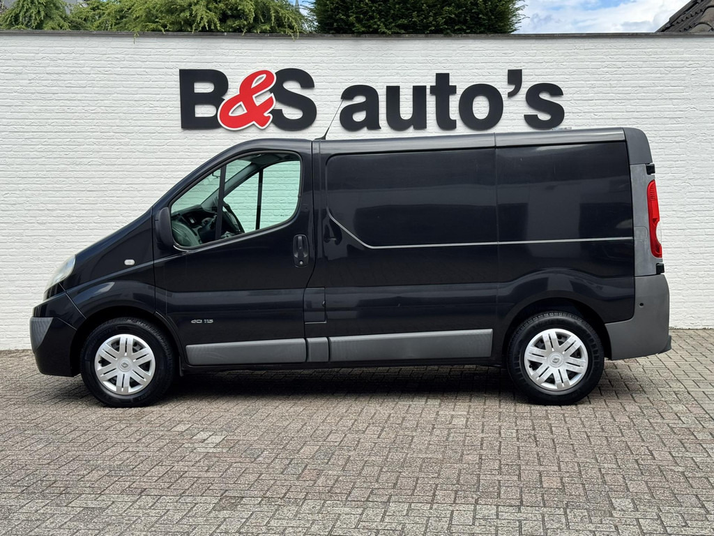 Renault Trafic-2.0 dCi T27 L1H1Navigatie Bleutooth Airco Elektrische ramen - Mali kombi: slika 4 Renault Trafic-2.0 dCi T27 L1H1Navigatie Bleutooth Airco Elektrische ramen - Mali kombi: slika 4