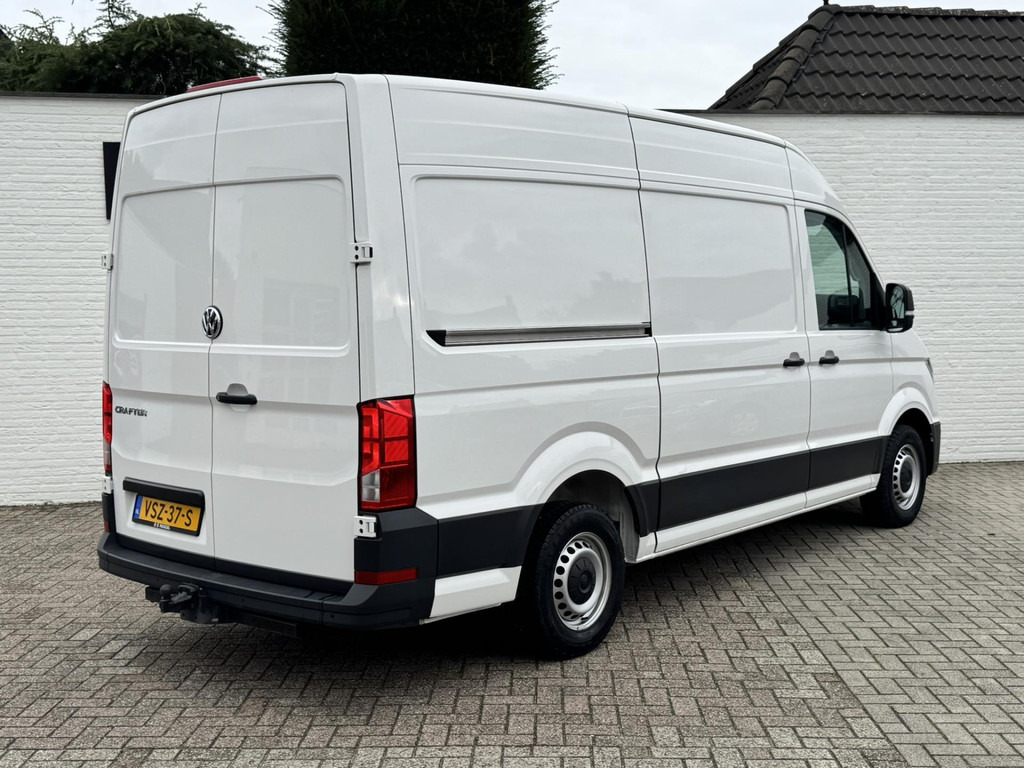 Volkswagen Crafter-30 2.0 TDI L3H3 Highline Carplay DAB Cruise Verwarmde voorruit Trekhaak Lat om Lat - Furgon: slika 2 Volkswagen Crafter-30 2.0 TDI L3H3 Highline Carplay DAB Cruise Verwarmde voorruit Trekhaak Lat om Lat - Furgon: slika 2