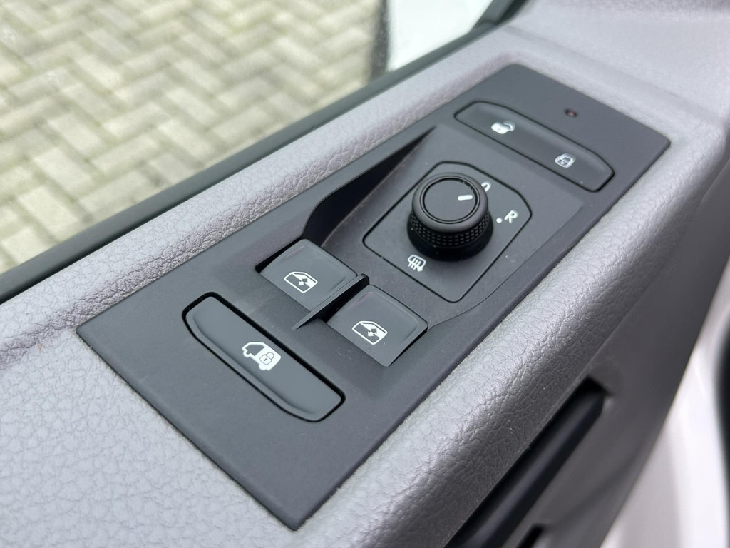 Furgon Volkswagen Transporter-2.0 TDI L2H1 28 Automaat Carplay Cruise PDC V+A DAB Airco Trekhaak: slika 32 Furgon Volkswagen Transporter-2.0 TDI L2H1 28 Automaat Carplay Cruise PDC V+A DAB Airco Trekhaak: slika 32