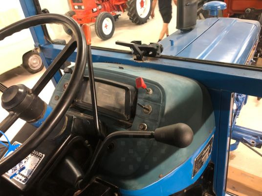 Ford 6410 tracteur à 18 000 € exo de tva - Traktor: slika 4 Ford 6410 tracteur à 18 000 € exo de tva - Traktor: slika 4