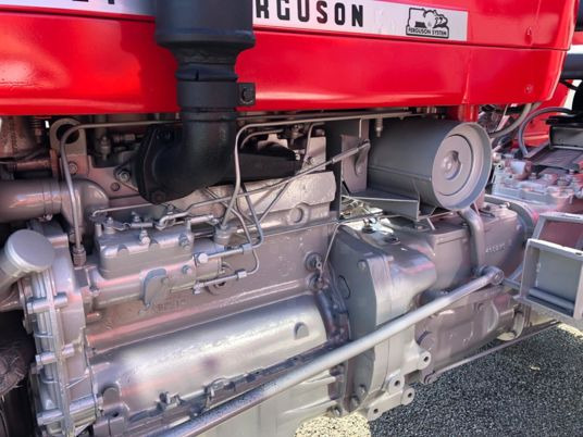 Massey Ferguson 155 arceau à 12 500 € sans tva - Traktor: slika 5 Massey Ferguson 155 arceau à 12 500 € sans tva - Traktor: slika 5