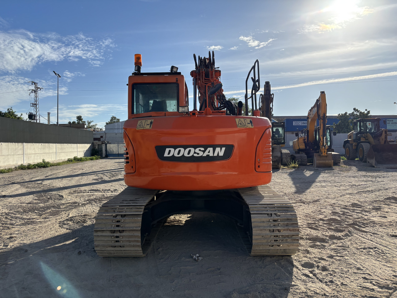 DOOSAN DX140-3 - Bager goseničar: slika 4 DOOSAN DX140-3 - Bager goseničar: slika 4
