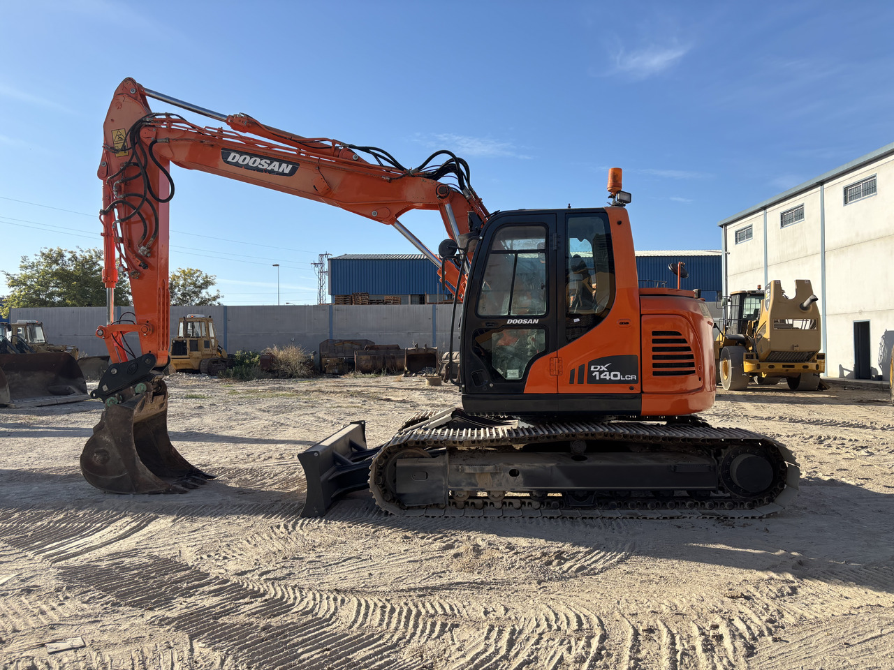 DOOSAN DX140-3 - Bager goseničar: slika 2 DOOSAN DX140-3 - Bager goseničar: slika 2