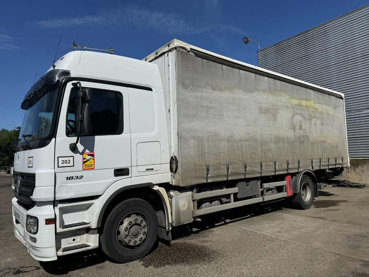 MERCEDES-BENZ ACTROS 1832 - Tovornjak s ponjavo: slika 2 MERCEDES-BENZ ACTROS 1832 - Tovornjak s ponjavo: slika 2