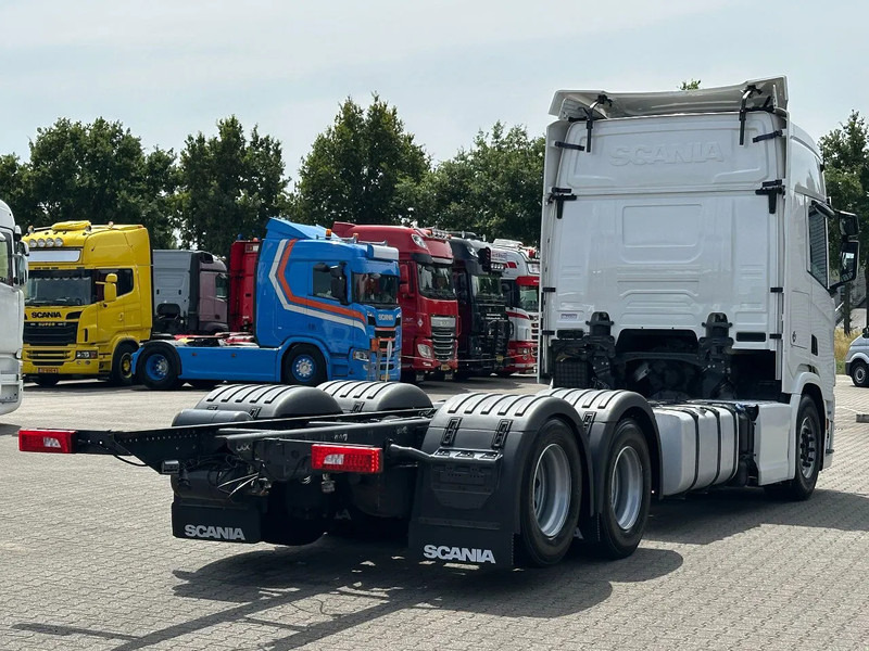 Scania R660 V8 6x4 or 6x2 Chassis with Lift-Axle / Retarder / Wb 4.75 / Full Air - Tovornjak-šasija: slika 3 Scania R660 V8 6x4 or 6x2 Chassis with Lift-Axle / Retarder / Wb 4.75 / Full Air - Tovornjak-šasija: slika 3