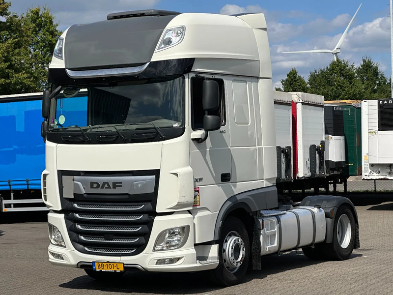 DAF XF 450 Super Space Cab Euro 6 D - Vlačilec: slika 1 DAF XF 450 Super Space Cab Euro 6 D - Vlačilec: slika 1