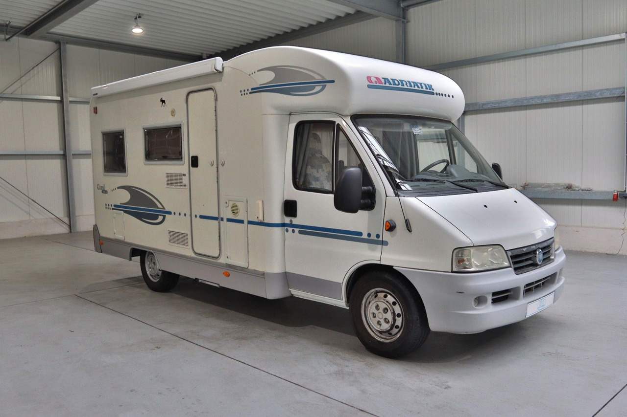Polintegriran avtodom Adria Coral 590 DS / Festbett / Sehr gepflegt: slika 1