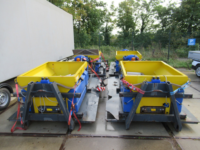 Schmidt Stratos B08L-27 PCLN-350 0,8M3 + 350L ROTO-power Hook Haak Salzstreuer Saltspreader - Dostavno vozilo: slika 3 Schmidt Stratos B08L-27 PCLN-350 0,8M3 + 350L ROTO-power Hook Haak Salzstreuer Saltspreader - Dostavno vozilo: slika 3