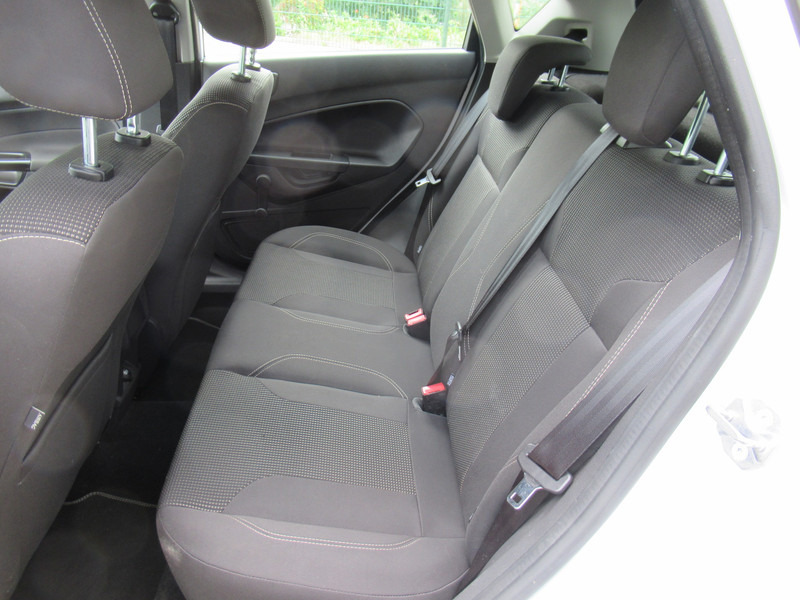 Kombilimuzina Ford Fiesta 1.0 EcoBoost 74KW Titanium 5-deurs: slika 14