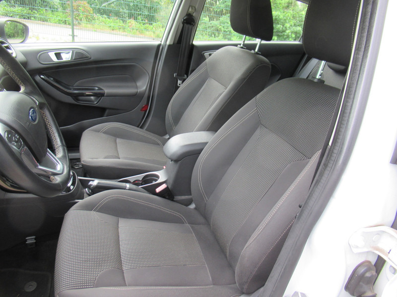 Kombilimuzina Ford Fiesta 1.0 EcoBoost 74KW Titanium 5-deurs: slika 13