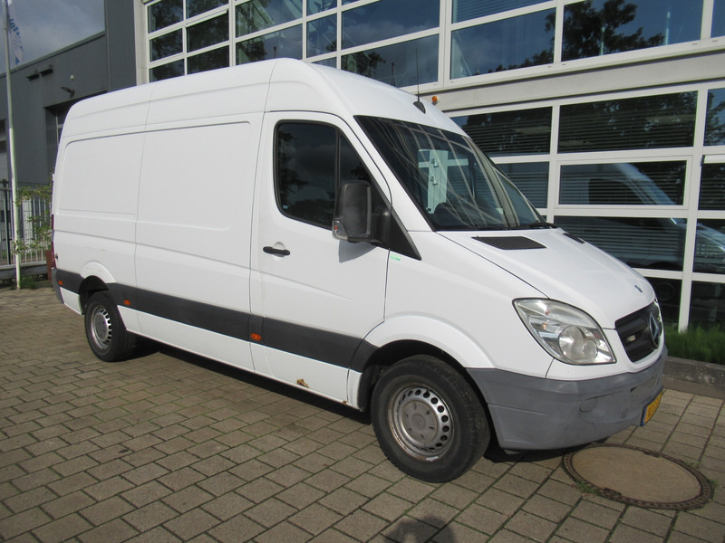 Mercedes-Benz Sprinter 313 2.2 CDI 366 L2H2 AIRCO - Klima - Furgon: slika 2 Mercedes-Benz Sprinter 313 2.2 CDI 366 L2H2 AIRCO - Klima - Furgon: slika 2