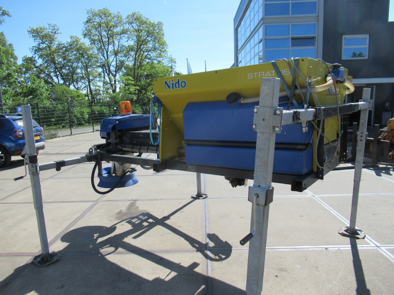 Posipalnik peska/ Soli NIDO Stratos B08L-24 PCLN-350 Roto-power 0,8m3 + 350L Salzstreuer Saltspreader: slika 8 Posipalnik peska/ Soli NIDO Stratos B08L-24 PCLN-350 Roto-power 0,8m3 + 350L Salzstreuer Saltspreader: slika 8