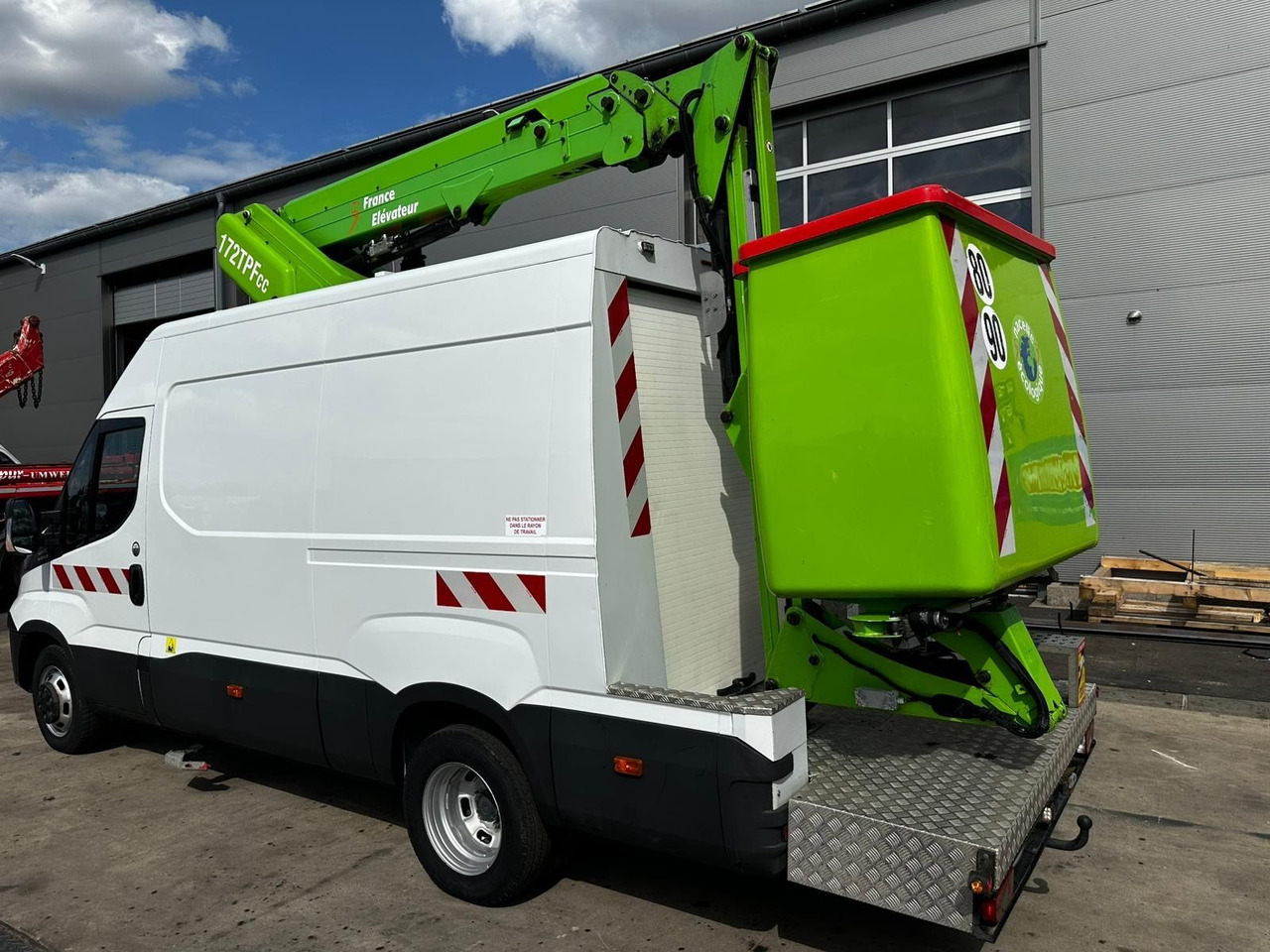 Iveco Daily 50C18 Hi-Matic/17m/Euro6/2-Punkt - Dvižna ploščad montirana na tovornjak: slika 3 Iveco Daily 50C18 Hi-Matic/17m/Euro6/2-Punkt - Dvižna ploščad montirana na tovornjak: slika 3