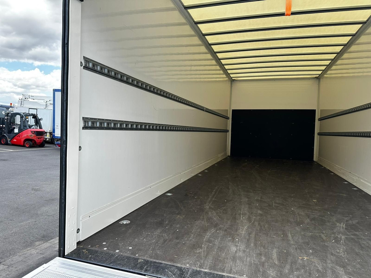 MAN TGL 12.250 /Ladebordwand/Automatik/Ahk - Tovornjak zabojnik: slika 4 MAN TGL 12.250 /Ladebordwand/Automatik/Ahk - Tovornjak zabojnik: slika 4