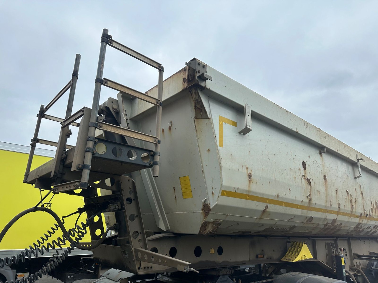 Schmitz Cargobull SKI 18 SL-7.2 SR /2-Achs Muldenkipper/tüv 01/26 - Kiper polprikolica: slika 4 Schmitz Cargobull SKI 18 SL-7.2 SR /2-Achs Muldenkipper/tüv 01/26 - Kiper polprikolica: slika 4