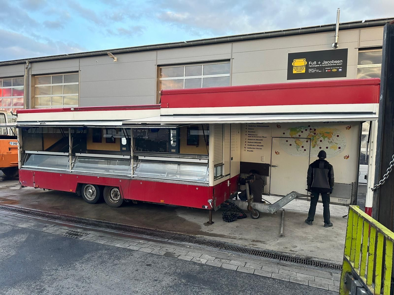 Tamco Merkur 6600D Fisch- Verkaufswagen Tamco Merkur 6600D Fisch- Verkaufswagen - Prikolica s hrano: slika 2 Tamco Merkur 6600D Fisch- Verkaufswagen Tamco Merkur 6600D Fisch- Verkaufswagen - Prikolica s hrano: slika 2