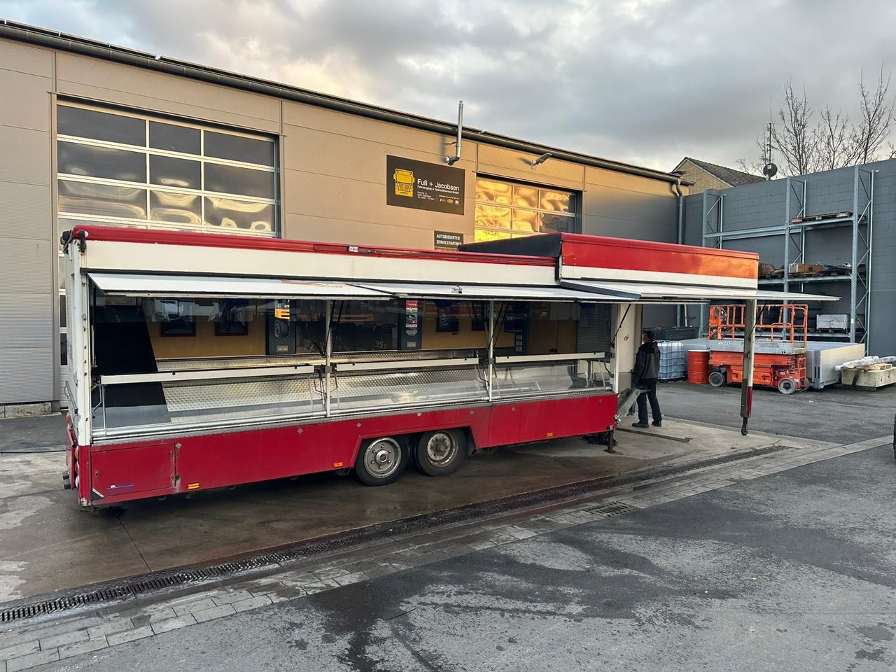 Tamco Merkur 6600D Fisch- Verkaufswagen Tamco Merkur 6600D Fisch- Verkaufswagen - Prikolica s hrano: slika 1 Tamco Merkur 6600D Fisch- Verkaufswagen Tamco Merkur 6600D Fisch- Verkaufswagen - Prikolica s hrano: slika 1