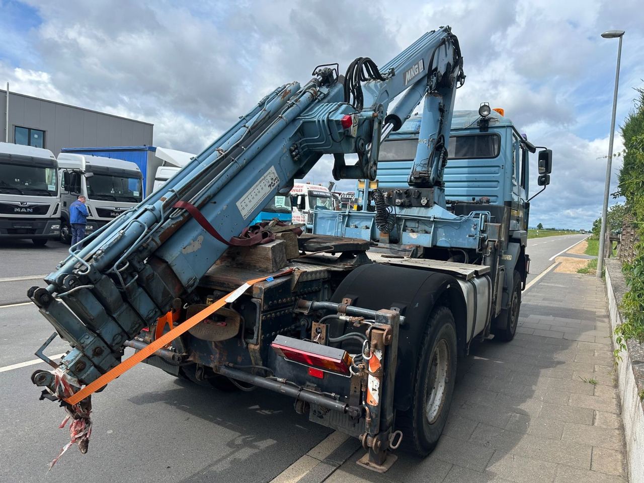 MAN F2000/19.464/4x4/defect crane/AHK - Vlačilec: slika 4 MAN F2000/19.464/4x4/defect crane/AHK - Vlačilec: slika 4