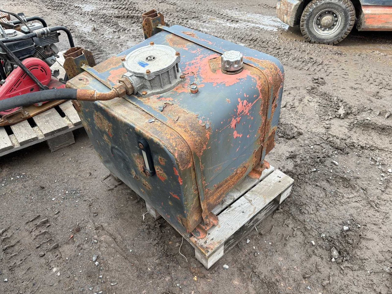 Truck Fuel Tank - Rezervoar za gorivo za Tovornjak: slika 1 Truck Fuel Tank - Rezervoar za gorivo za Tovornjak: slika 1