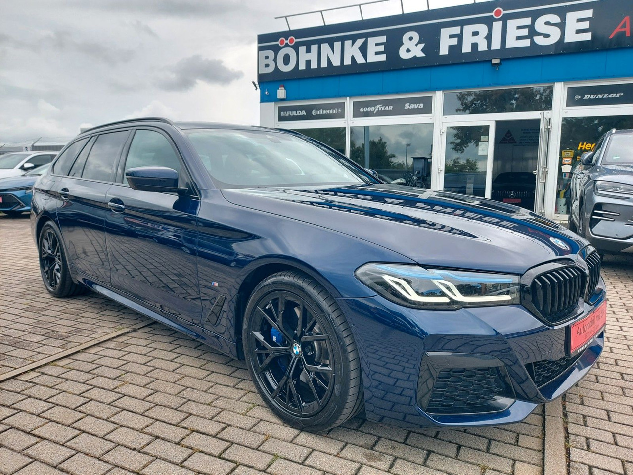 BMW 520 Touring d xDrive M Sport Pro H&K Standheiz - Karavan: slika 1 BMW 520 Touring d xDrive M Sport Pro H&K Standheiz - Karavan: slika 1