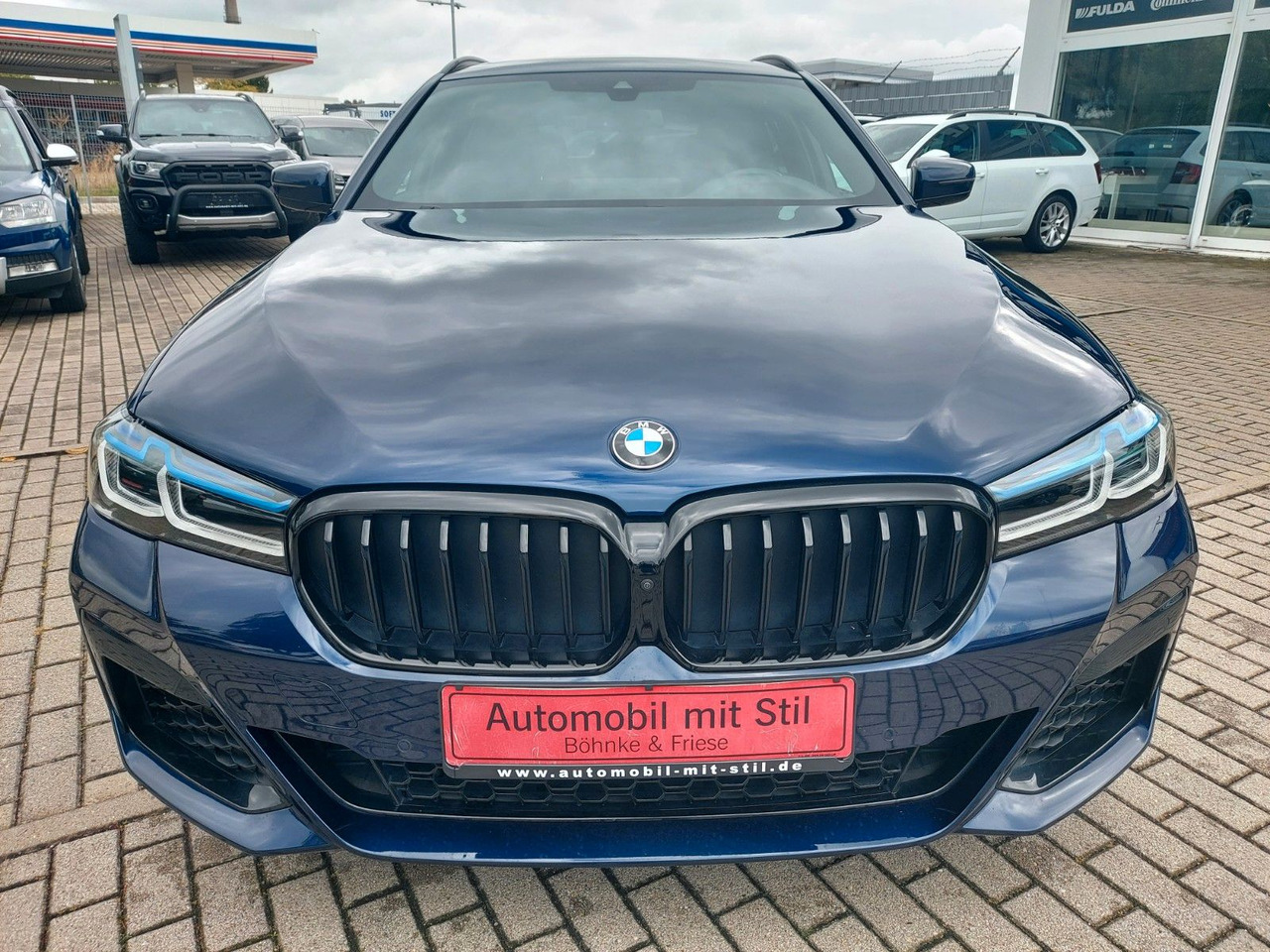 BMW 520 Touring d xDrive M Sport Pro H&K Standheiz - Karavan: slika 3 BMW 520 Touring d xDrive M Sport Pro H&K Standheiz - Karavan: slika 3