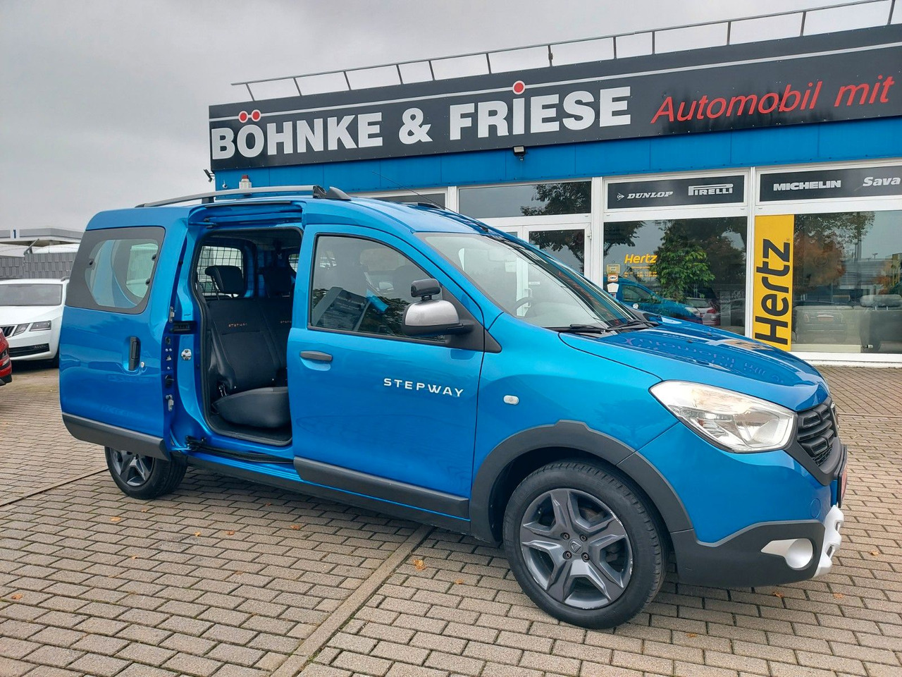 Dacia Dokker Stepway Celebration NAVI PDC AHK - Karavan: slika 1 Dacia Dokker Stepway Celebration NAVI PDC AHK - Karavan: slika 1