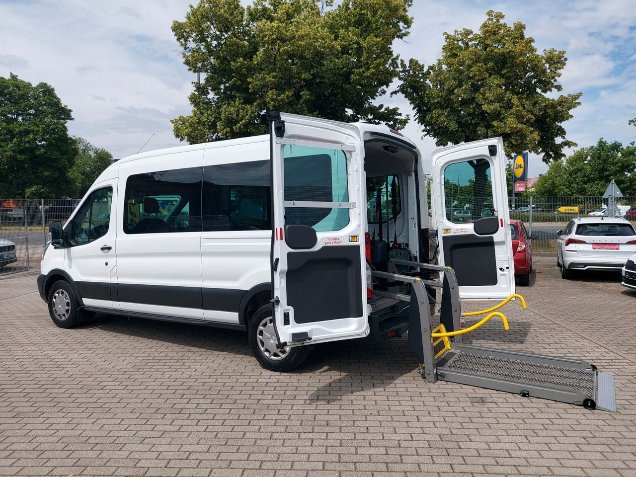 Ford Transit Kombi 350 L3 hoch Trend Rollstuhl Lift - Potniški kombi: slika 1 Ford Transit Kombi 350 L3 hoch Trend Rollstuhl Lift - Potniški kombi: slika 1