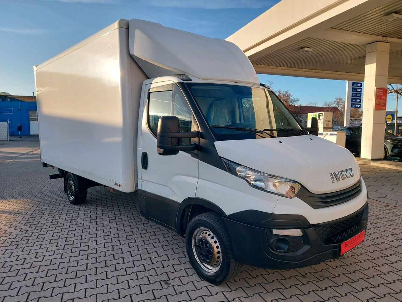 Iveco Daily 35s16 KOFFER LBW KLIMA - Dostavno vozilo z zabojnikom: slika 2 Iveco Daily 35s16 KOFFER LBW KLIMA - Dostavno vozilo z zabojnikom: slika 2