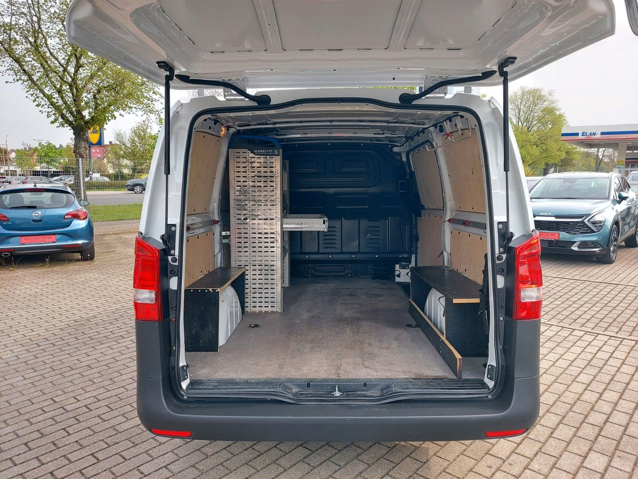 Mercedes-Benz Vito Kasten 110 FWD Lang Klima Kamera DAB PDC - Potniški kombi: slika 3 Mercedes-Benz Vito Kasten 110 FWD Lang Klima Kamera DAB PDC - Potniški kombi: slika 3