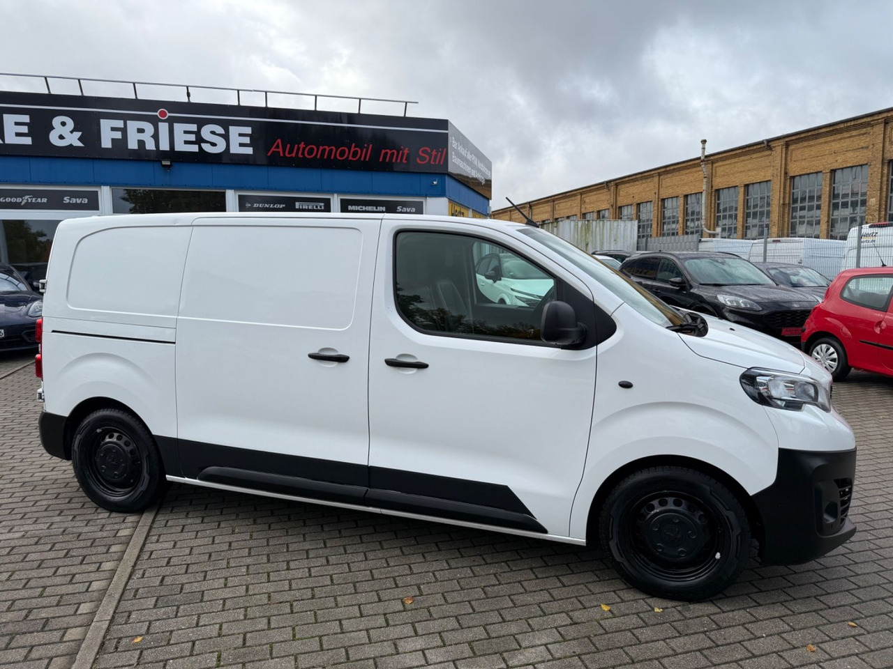 Peugeot Expert Kasten Premium L2 SHZ KLIMA STANDHEIZUNG - Potniški kombi: slika 3 Peugeot Expert Kasten Premium L2 SHZ KLIMA STANDHEIZUNG - Potniški kombi: slika 3