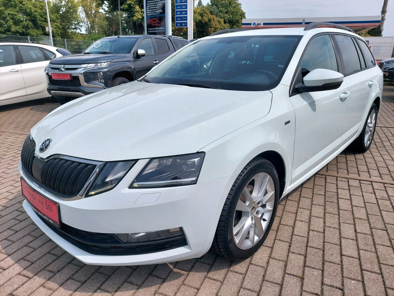 Skoda Octavia Combi Drive LED ACC Radar DAB 8xRad AHK - Karavan: slika 5 Skoda Octavia Combi Drive LED ACC Radar DAB 8xRad AHK - Karavan: slika 5