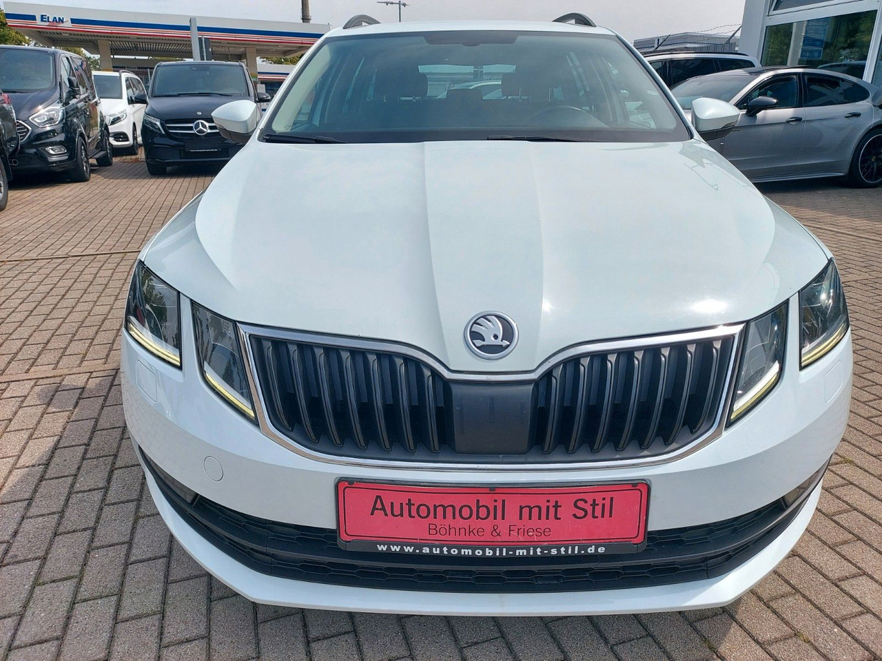 Skoda Octavia Combi Drive LED ACC Radar DAB 8xRad AHK - Karavan: slika 4 Skoda Octavia Combi Drive LED ACC Radar DAB 8xRad AHK - Karavan: slika 4