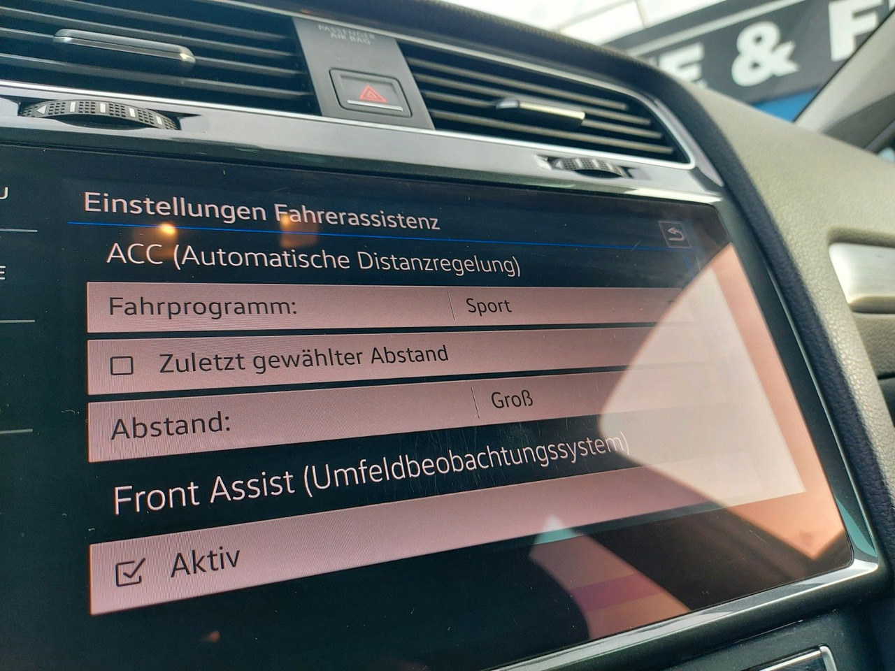 Volkswagen Golf VII Variant DSG Comfort ACC Massage Nav DAB - Karavan: slika 2 Volkswagen Golf VII Variant DSG Comfort ACC Massage Nav DAB - Karavan: slika 2