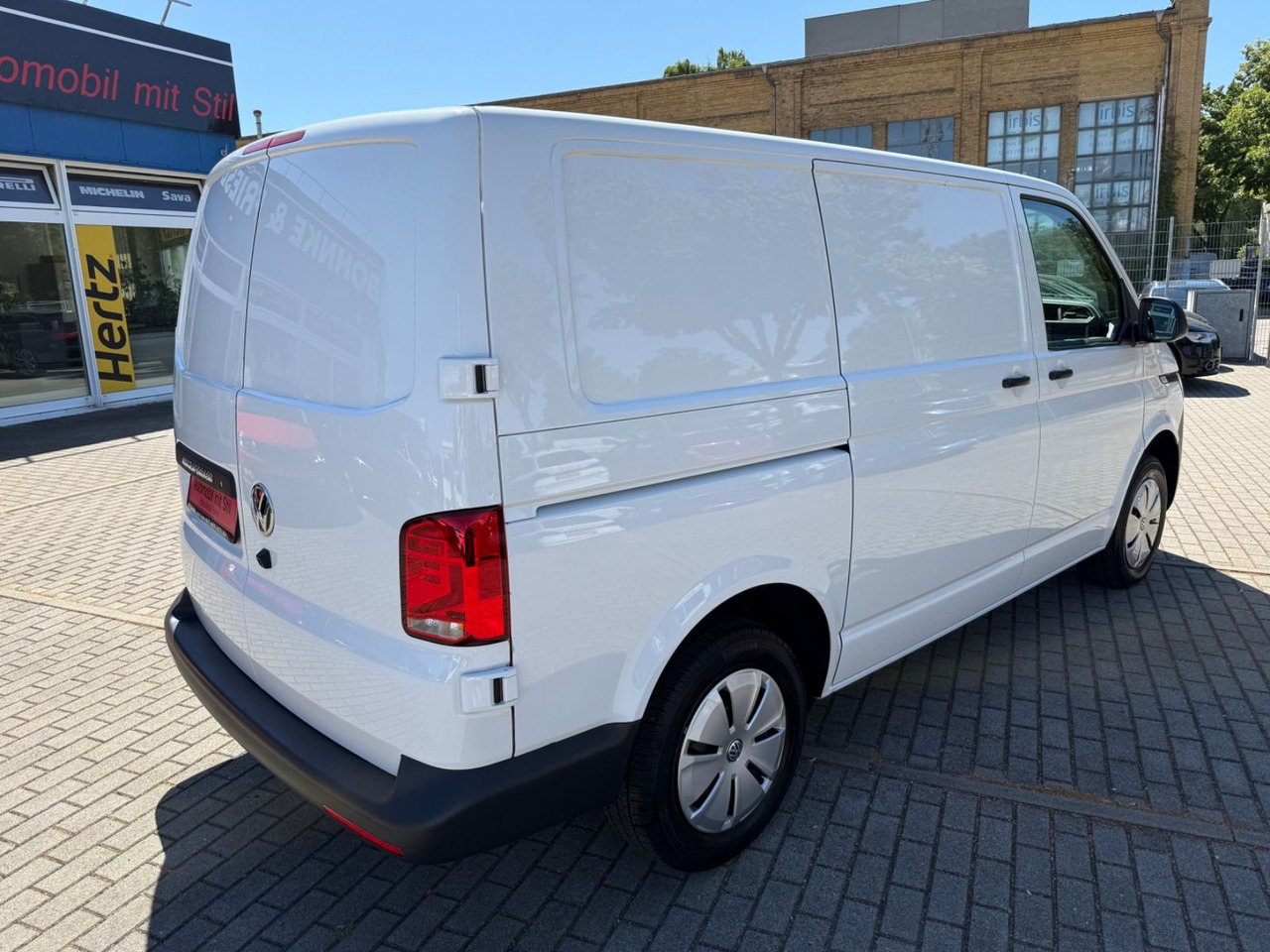 Volkswagen T6 Transporter KAMERA REGAL EINBAUTEN KLIMA - Potniški kombi: slika 4 Volkswagen T6 Transporter KAMERA REGAL EINBAUTEN KLIMA - Potniški kombi: slika 4
