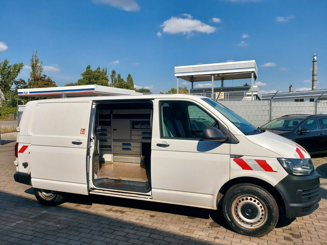 Volkswagen T6 Transporter Kasten Kombi lang Motorschaden - Potniški kombi: slika 1 Volkswagen T6 Transporter Kasten Kombi lang Motorschaden - Potniški kombi: slika 1