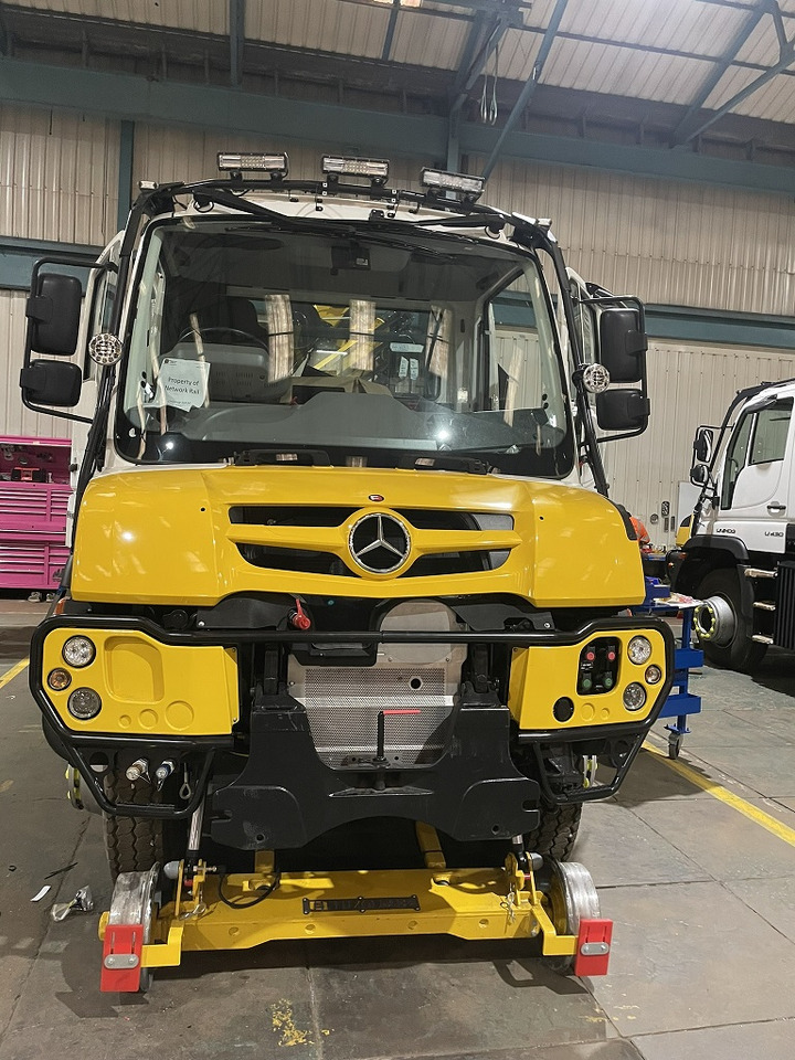 UNIMOG - Tovornjak z dvigalom: slika 2 UNIMOG - Tovornjak z dvigalom: slika 2