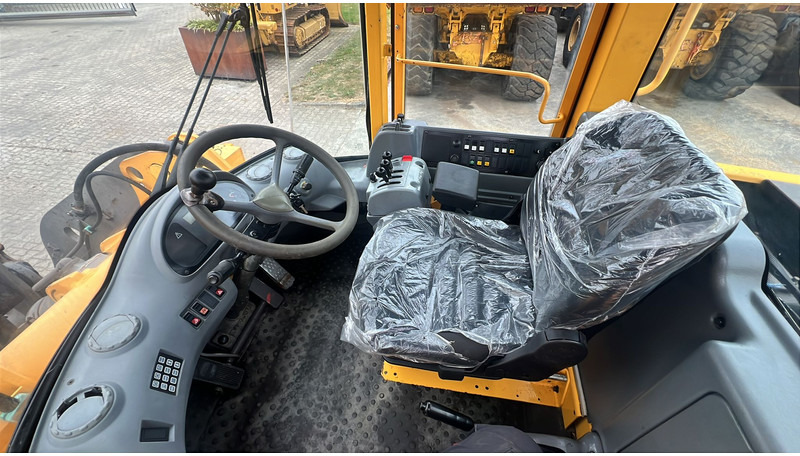 Volvo L70 D NVT - Kolesni nakladalec: slika 4 Volvo L70 D NVT - Kolesni nakladalec: slika 4