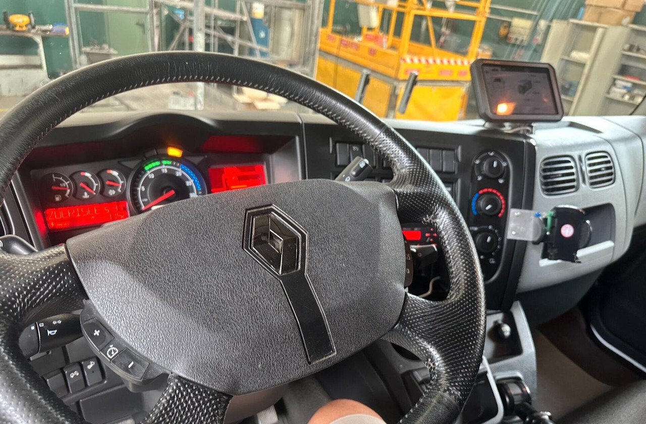 RENAULT MIDLIM D13.250 AUTOTELAIO CABINA LETTO EUR - Tovornjak-šasija: slika 4 RENAULT MIDLIM D13.250 AUTOTELAIO CABINA LETTO EUR - Tovornjak-šasija: slika 4