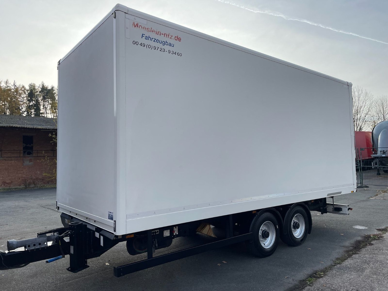 Möslein TKO 105 Tandem-Koffer/TÜV07/2026/Nutzlast-7150kg - Prikolica zabojnik: slika 2 Möslein TKO 105 Tandem-Koffer/TÜV07/2026/Nutzlast-7150kg - Prikolica zabojnik: slika 2