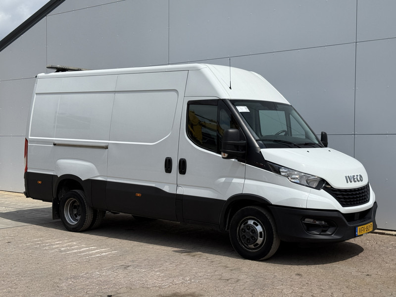Iveco Daily 35C18 3.0 L2H2 Airco Cruise Control 3,5 Tons Trekhaak 5-26 APK Lucht geveerde stoel - Mali kombi: slika 4 Iveco Daily 35C18 3.0 L2H2 Airco Cruise Control 3,5 Tons Trekhaak 5-26 APK Lucht geveerde stoel - Mali kombi: slika 4
