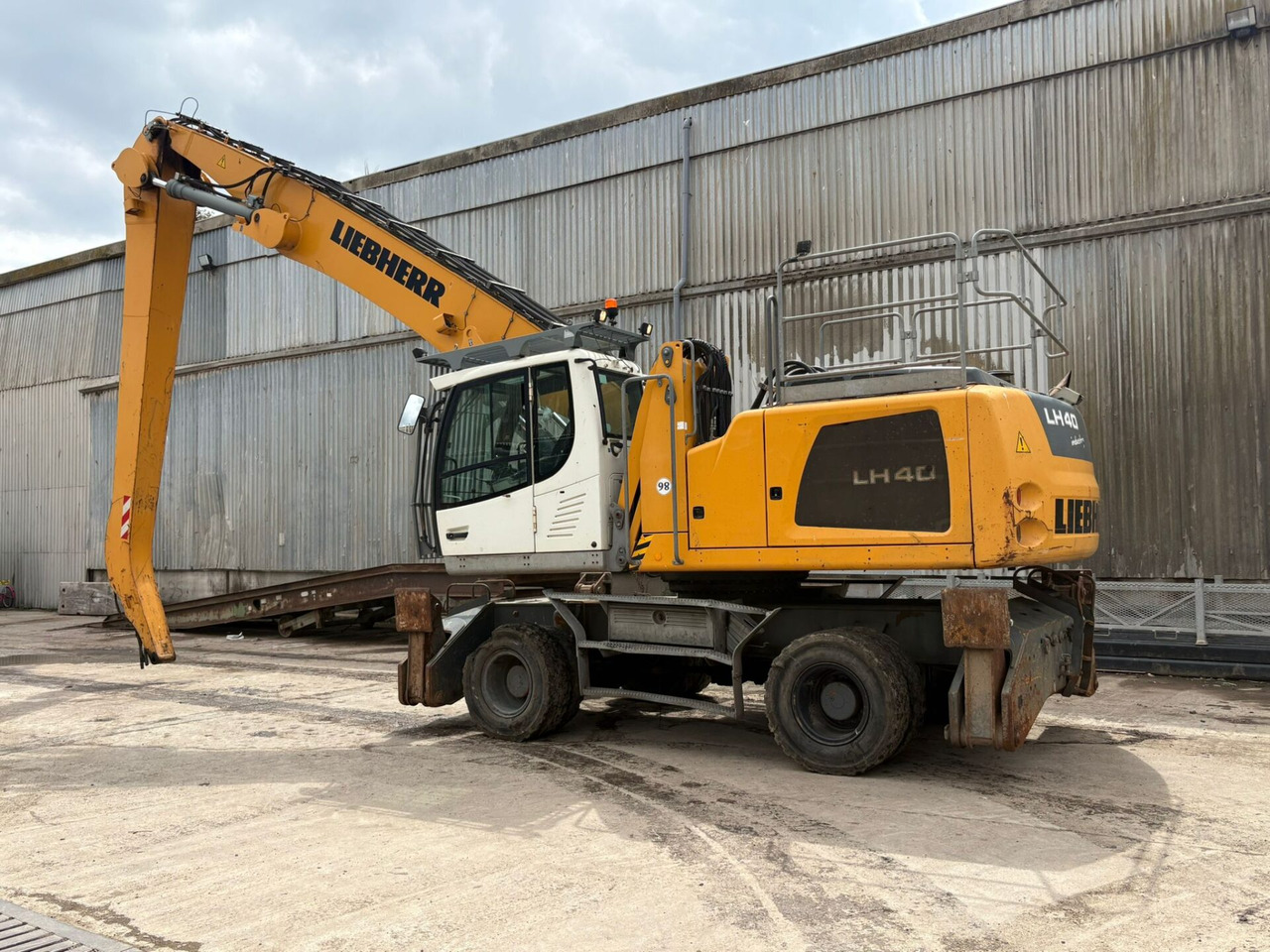 Liebherr LH40M Litronic - Bager za prekladanje primarnih/ Sekundarnih surovin: slika 3 Liebherr LH40M Litronic - Bager za prekladanje primarnih/ Sekundarnih surovin: slika 3