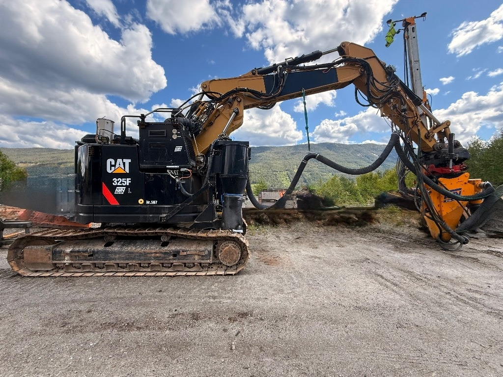 CAT 325 FL CR - Bager: slika 1 CAT 325 FL CR - Bager: slika 1