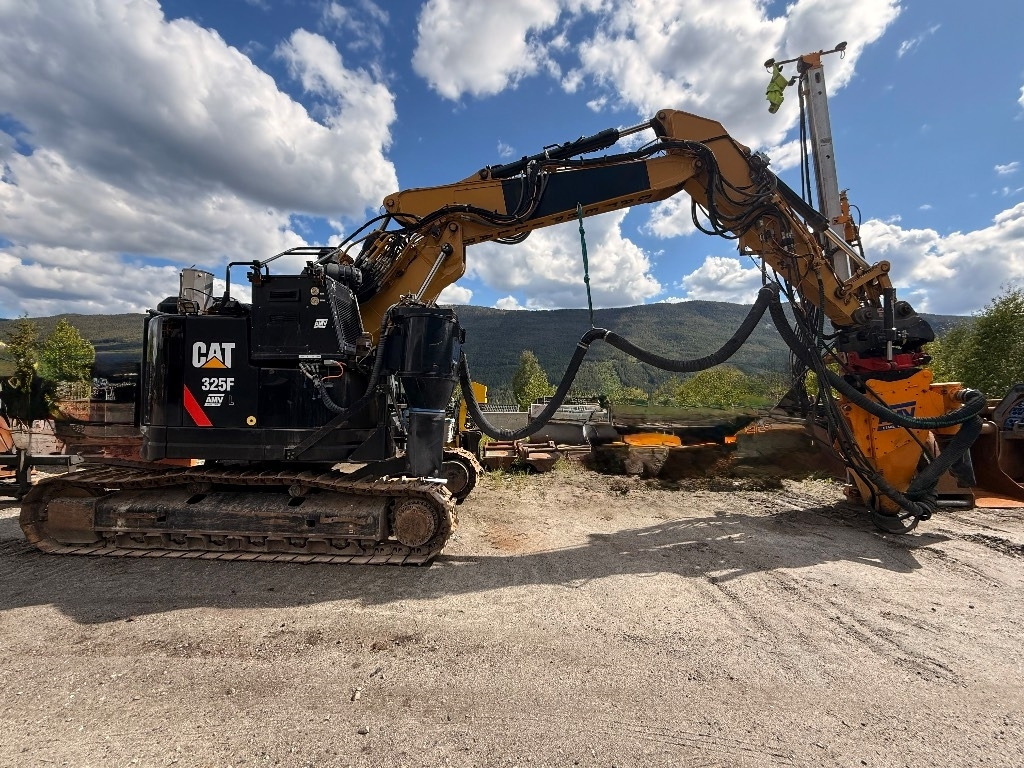 CAT 325 FL CR - Bager: slika 3 CAT 325 FL CR - Bager: slika 3